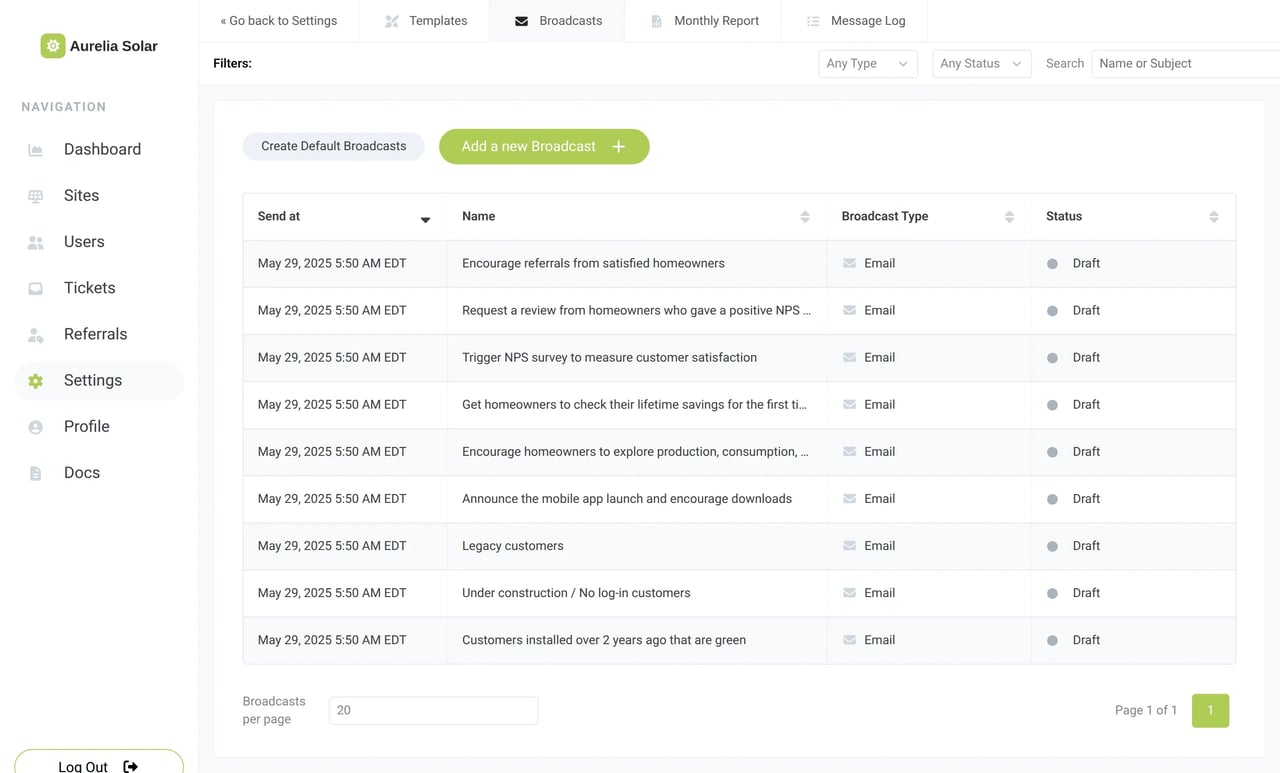 La lista de Broadcasts en la cuenta de Sunvoy de un instalador, con los botones Create Default Broadcasts y Add a new Broadcast, y borradores como Legacy customers y Encourage referrals from satisfied homeowners