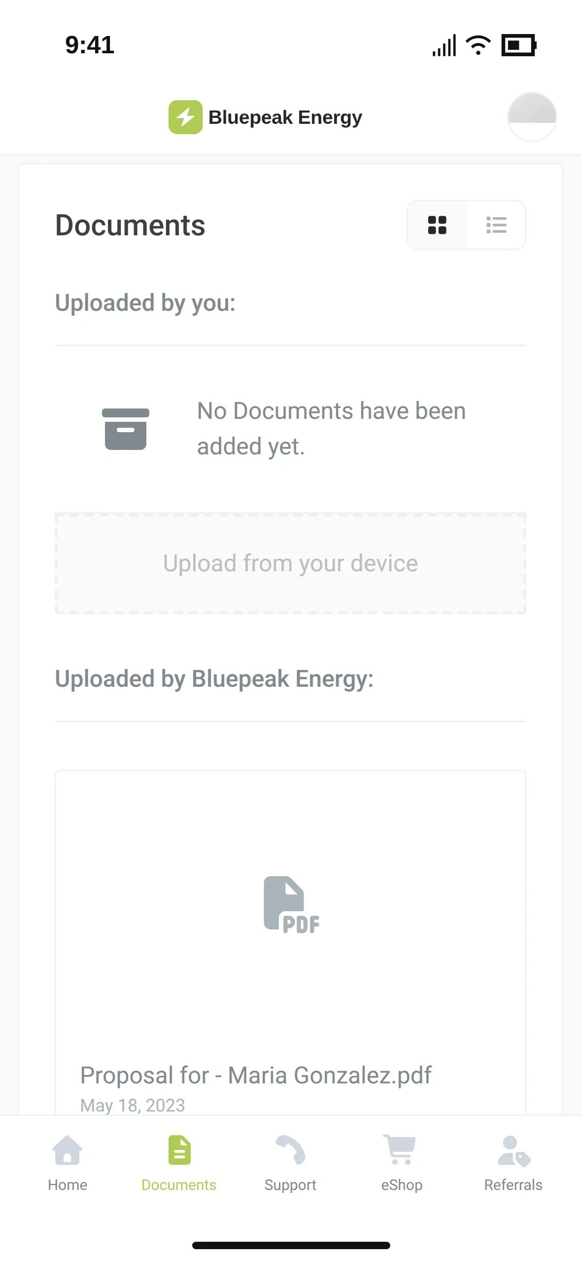 La pestaña Documents en la app del propietario, con Upload from your device y un PDF de propuesta