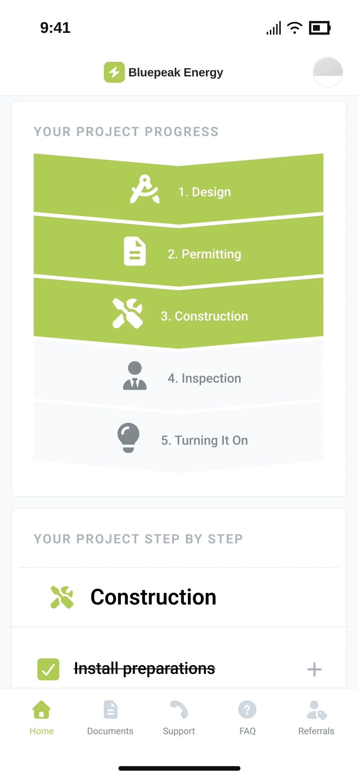 La app del propietario con el mismo avance del proyecto y la lista paso a paso en Construcción